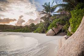 The capital is victoria, located on the island of mahe. Pet Ostrovu Ktere Vas Lakaji Na Seychely Exclusive Tours