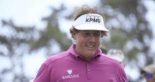 Phil mickelson, after all, turned 51 on wednesday and the clock is ticking for the american in his bid © phil mickelson plays from the rough on the 15th hole as a gallery of fans look on during the first r. Phil Mickelson Vermogen Und Preisgelder Des Golfers 2021