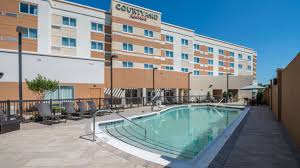 Hotels And Motels Columbus Ms With Images Courtyard Outdoor Pool Hotel
