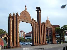 Like most celebrities, ismail petra of kelantan tries to keep her personal and love life private, so check back often as we will continue to update this page with new dating news and rumors. Photo Of Sultan Ismail Petra Arch Kelantan Malaysia