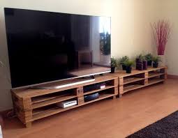 4 Long Pallet Tv Stand Diy 20 Upcycled Wood Pallet Ideas 101 Pallets Part 2 Pallet Furniture Living Room Tv Pallet Tv Stand