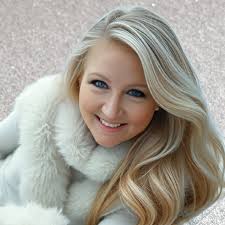 Sophomore year of college at OSU with my sweet friends and fellow  Oklahomies 🧡🧡🧡