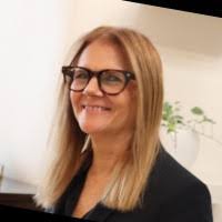 Kate Dowling's Instagram, Twitter & Facebook