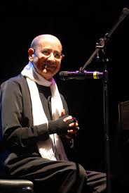 Enrique Neri en el escenario