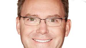 Finalist, Public company