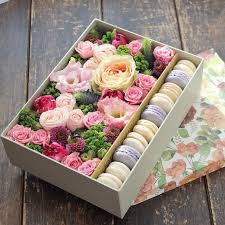 Pin By Monika Steckiewicz On Flower Arrangements Flower Box Gift Flower Gift Floral Gifts