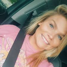 Carissa Brooks's Instagram, Twitter & Facebook