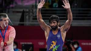 Bajrang punia (blue ) wrestles kazakhstan's daulet niyazbekov in the men's freestyle 65kg wrestling bronze medal match during the tokyo olympics 2020, in tokyo on august 7, 2021. Xi0rpodlp 5prm