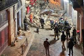 The late bronze age collapse was a dark age transition in a large area covering much of southeast europe, west asia and north africa (comprising the overlapping regions of the near east, the eastern mediterranean and north africa, with the balkans, the aegean, anatolia, and the caucasus), which took place from the late bronze age to the emerging early iron age. Bwhkqas Eykxfm