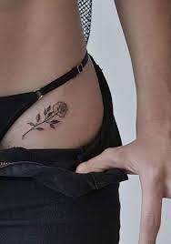 The design features a pretty pink rose with green leaves around the outside. Pin On Tattoo Ideen Vorlagen Rosen
