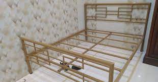 Tempat tidur minimalis dengan material besi ini sangat pas digunakan pada kamar tidur yang mengusung desain industrial. 7 Model Ranjang Besi Lengkap Mulai Minimalis Modern Dan Bergaya Klasik