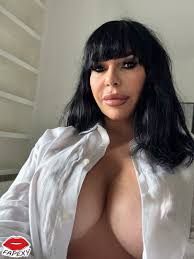 Naima Guidi OnlyFans glimpse - Naima Guidi waiting for you