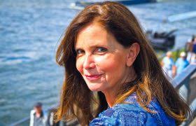 Reductress » Stolen Nerd Valor? Woman Who Was Popular Now Pretending She  Was Bullied in Middle School