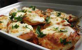 Uberbackene Hahnchenbrust Mit Saurer Sahne Und Kase Aus Dem Backofen Mit Reis Oder Kartoffeln Servieren Guten Appetit Rezepte Leckeres Essen Essen Rezepte