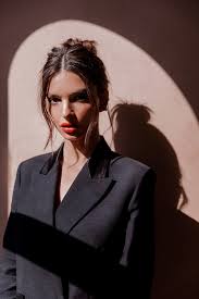 The model and actress, 28, posed for harper's bazaar in a lacy bralette with her arm lifted to expose her armpit hair. Steal Emily Ratajkowski S Easy Updos Into The Gloss