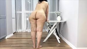 Mature Housewife Stripped Naked to Make a Surprise Blowjob and Anal Sex