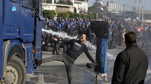 August 2008 anschlag in tizi ouzou (algerien), 37 tote. Massenproteste Algerische Polizei Lasst Demonstranten Verhaften