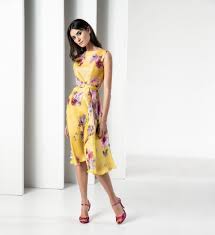 42 drappi in chiffon utilizzabili come stola, foulard, o lasciate cadere libere nuovissimo ottimo per ballo. Abiti Da Cerimonia Donna