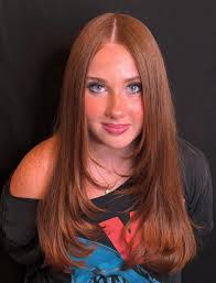 It's been a minute…but great hair never goes out of style! 🤎🤍 Fresh cut  done by @alloreebeauty #hair #haircut #freshcut #butterflycut #trendycut  #autumnhair #fallvibes #redkensalon #redken #redkenblackelitesalon #kennett  #kennettsquare #kennettsquarepa