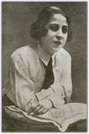 Esma Deniz 1924 Yilinda Amerikan Hastanesi Hemsirelik Okulunu Bitirmesinin Ardindan Amerika Da New York Columbia Universitesi Tea Kadin Hemsirelik Okullari Ayi