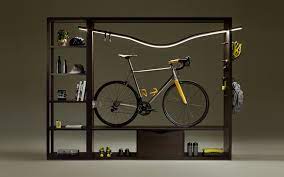 自転車ハンドルの形状をしたledライト搭載ラックバーがリビングで自転車をディスプレイするシェルフ domus 自転車 スタンド 自転車 棚 自転車 ディスプレイ 自転車 インテリア 自転車 ガレージ 自転車 ラック 自転車 フック 自転車 自転車ラック インテリア 自転車