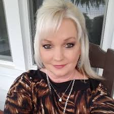 Mindy Hatcher's Instagram, Twitter & Facebook