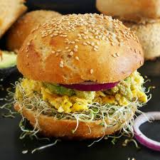 Dans cette première partie, découvrez comment réaliser vos pains à burger maison, également appelés buns. Pains Burgers Moelleux A La Farine D Epeautre Complete Sans Beurre Et Sans Lait Option Vegan Mail0ves Avc Un Zero