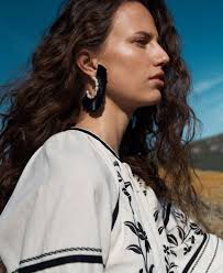 How would you wear this matching set? 🤔 A. All matchy-matchy B. The top  with my favourite jeans C. The pants with a black or neutral top D. All of  above Tell