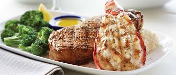 Red lobster also stocks a full bar and has specialty cocktails to put you in a beachy mindset. Red Lobster