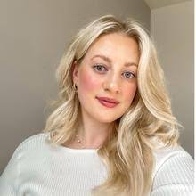 Deborah Pineda's Instagram, Twitter & Facebook