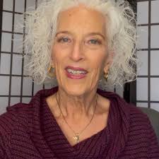 You can deepen your anatomical intelligence with experiential anatomy.  Every part of your body has an intelligence that can be awakened through  mindful movement, somatic inquiry, breath, touch and ...