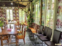 國內疫情趨緩，根據指揮中心宣布 7/27 起降為二級警戒，其中包括餐飲開放內用政策，讓餐廳業者終於在停業 2 個多月後，得以重新營業。不過，目前雙北、宜蘭以外，部分縣市餐飲品牌已開放有條件內用。 Id5okob Vc 9 M