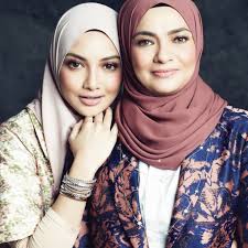 Neelofa dirisik pu riz.netizen kumpul bukti neelofa dilamar, bila majlis tunang & tarikh nikah? Ibu Dedah Asal Usul Beri Nama Neelofa Mynewshub