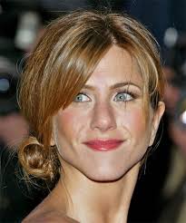 If you have any flyaways, smooth on a shine serum to tame them. 29 Jennifer Aniston Hairstyles Hair Cuts And Colors
