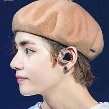 Apreciemos el perfil de Kim Taehyung. 😍 Buenos diaaas.💫 #Vkookislife🌚
