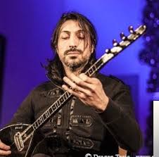 Müziğe 10 yaşında babasının gece gazinodan gelirken yanında getirmiş olduğu bir cura bağlama. Ismail Tuncbilek Gesi Baglari Mp3 Indir Dinle Mp3 Kulisi