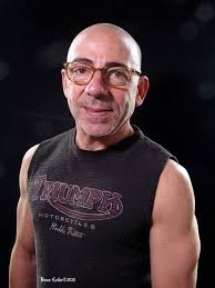 Artist Andy Golub creates a Living Mural