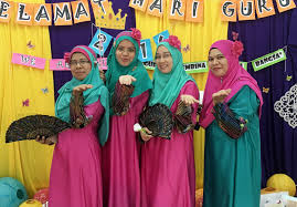 Tema hari guru 1972 peranan guru dalam pembangunan negara 1973 kerjasama ibu bapa untuk kemajuan pendidikan 1974 peranan guru dalam zaman sains dan teknologi 1975 guru dan pembangunan negara 1976 pendidikan hari guru peringkat hilir perak hariguru.wordpress.com. Paanzainudin Selamat Hari Guru Skbl2