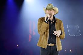 Toby Keith: Remembering The Legend - Backstage Country