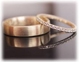 Trauringe & eheringe aus rotgold in großer auswahl top beratung individuelle designs günstige preise jetzt zu trauringstudio.de! Brillantkranz Eheringe Im529 Aus Gelbgold Mit Diamanten Matt Trauringe Gold