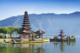 Jan 09, 2019 · pura ulun danu bratan is a balinese hindu water temple and the reason for its popularity is the beautiful location. Ulun Danu Beratan Temple In Bali Bali S Iconic Lake Temple Go Guides