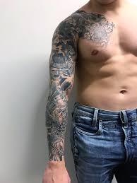 Tatouage tigre noir et blanc. Cosmopolitan Tattoo Galerie Salon De Tatouage Et Piercing A Bayonne
