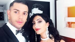 La scena, corona che parla a fogli, si è svolta in diretta, sotto gli occhi della conduttrice, degli autori è accettabile che a un signore di 70 anni venga dichiarato il diretta in tradimento della moglie, mentre lui si così è stato detto a riccardo fogli. Chi E Karin Trentini La Moglie Di Riccardo Fogli Video Virgilio