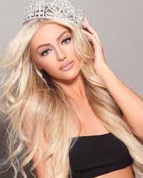 Shae Smith's Instagram, Twitter & Facebook