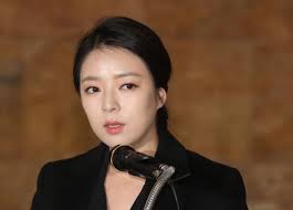 그리고 다시한번 느끼는건 이영이 능력자라는거. ìµœìž¬ì„±ê³¼ ì´ˆì 'ì „ ë°°í˜„ì§„ ëˆ„êµ¬ì˜ ë°°í˜„ì§„ë„ ì•„ëƒ ìžìœ í•œêµ­ë‹¹ì´ ëœ¨ê²ê²Œ ë¶ˆëŸ¬