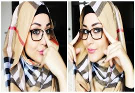 7 Tips Pilih Bingkai Kaca Mata Bagi Si Manis Bertudung How To Wear Hijab Hijab Tutorial Hijab Style Tutorial