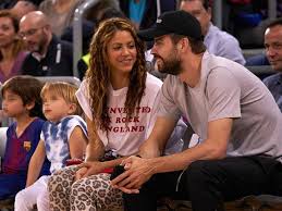 ¡un coche que le ha regalado el futbolista a la colombiana! Shakira Y Gerard Pique Reaparecen Juntos Tras La Bronca De Su Cumpleanos Mujerhoy Com