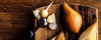 La frutta oltre ad essere consumata fresca si presta bene ad essere conservata secca o sciroppata, per essere poi consumata nei periodi in cui non è di stagione. Torta Pere E Cioccolato Ingredienti Preparazione Scopri
