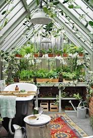 25 Wunderschone Wintergarten Die In Ihr Interieur Integriert Sind In 2020 Hinterhof Gewachshaus Selbstgebautes Gewachshaus Gewachshausplane