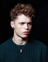 Men Hairstyles For Curly Hair With Round Face Men S Curly Hairstyles Curly Hair Styles Mens Hairstyles